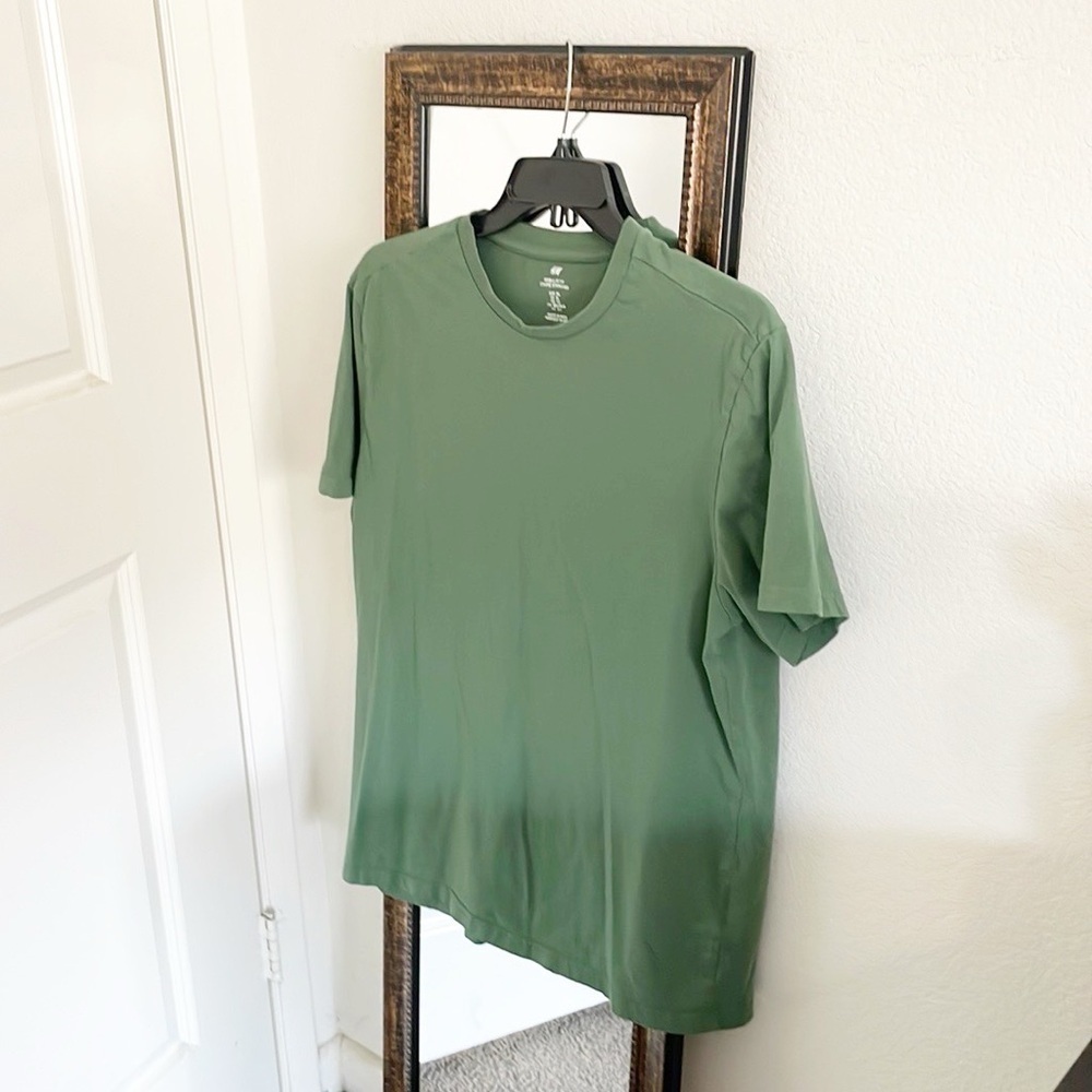 H&M green crewneck short sleeve t-shirt